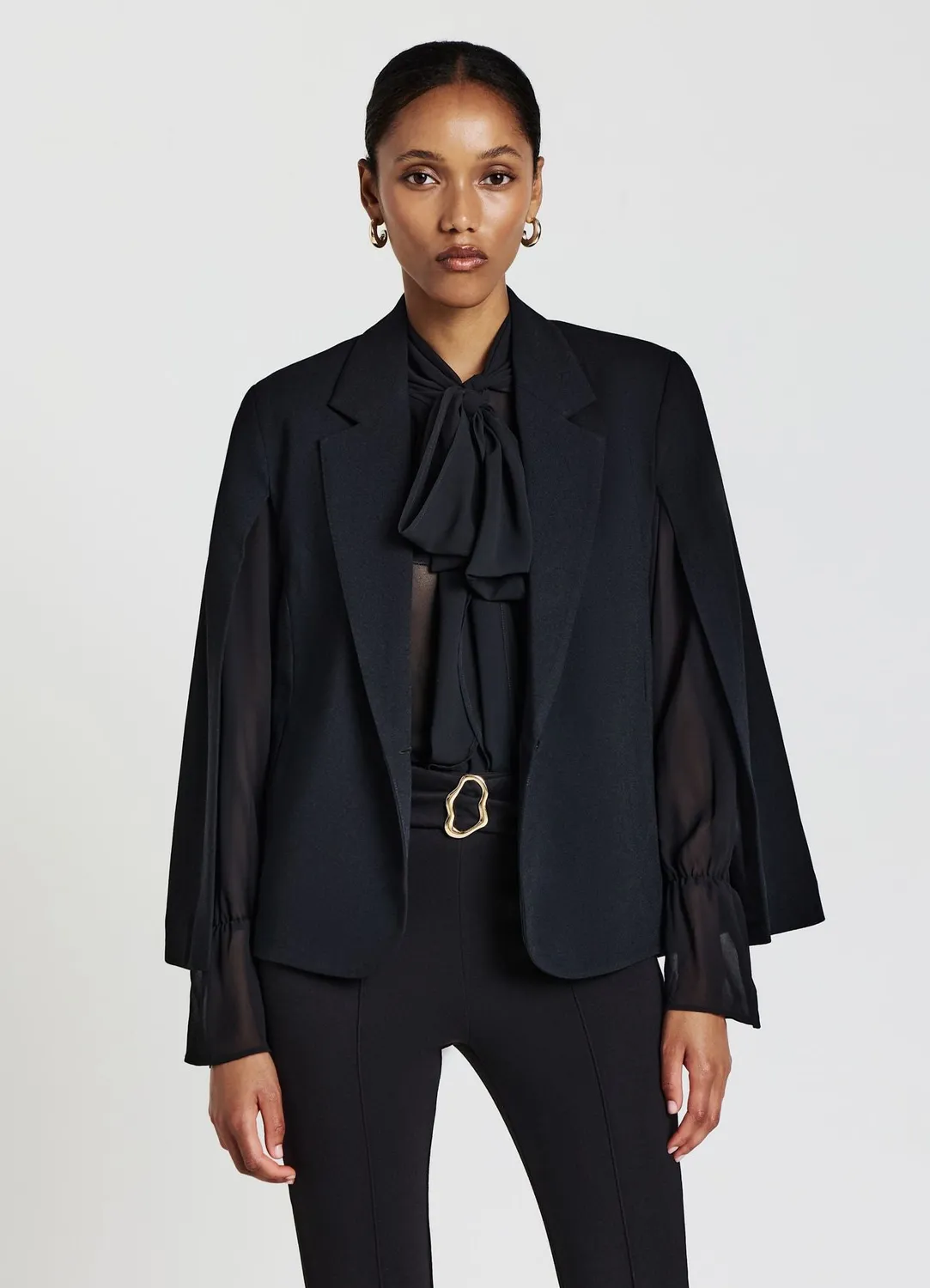 Calliope veste cape unie bouton cérémonie femme