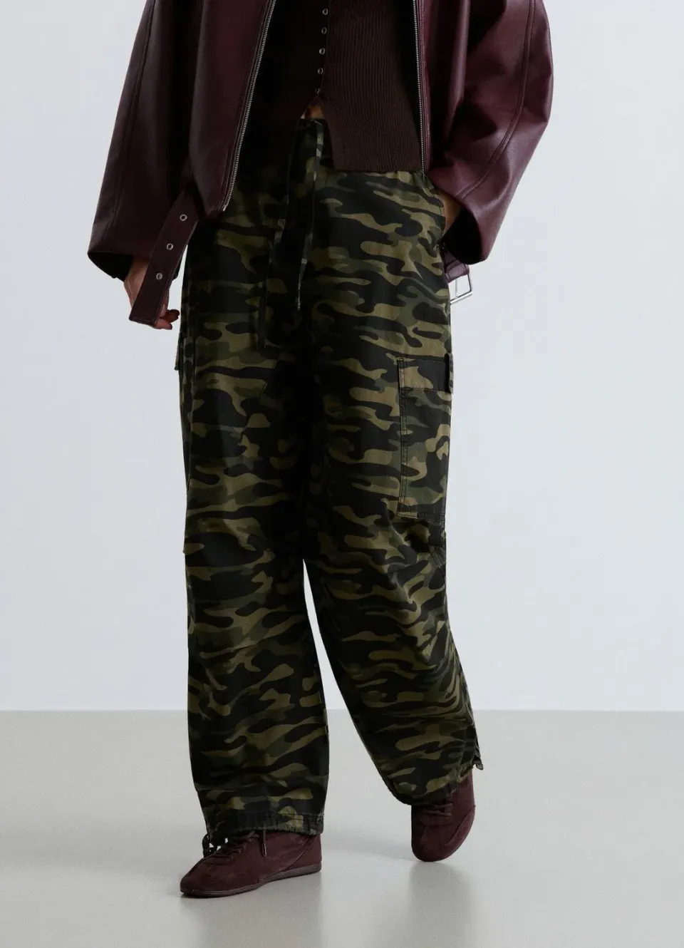 Calliope pantalon cargo camouflage femme cordon