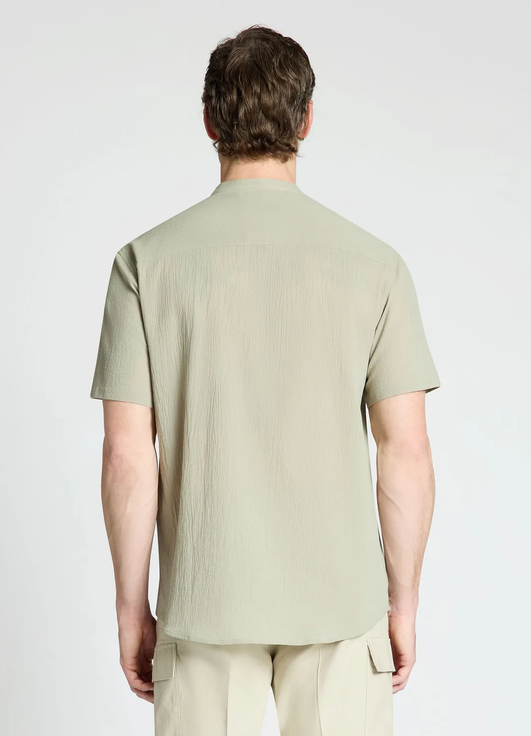 Calliope chemise homme col coréen manches courtes unie