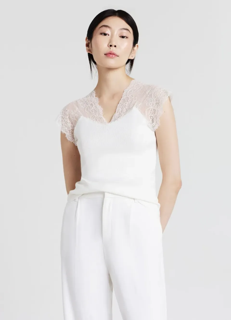 Calliope top col V dentelle femme dos ajusté