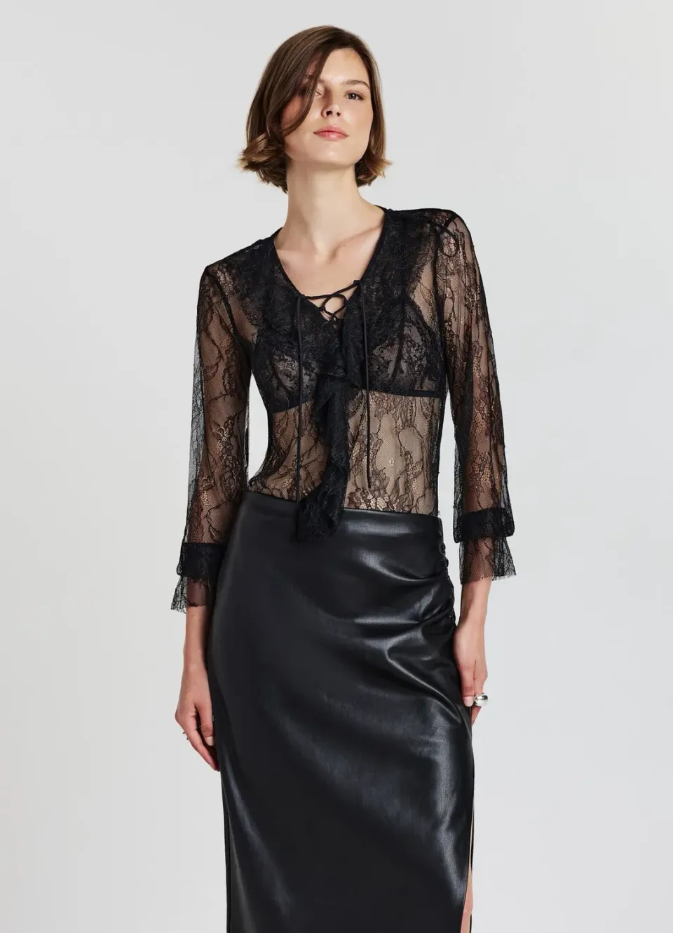 Calliope t-shirt jabot dentelle femme col V