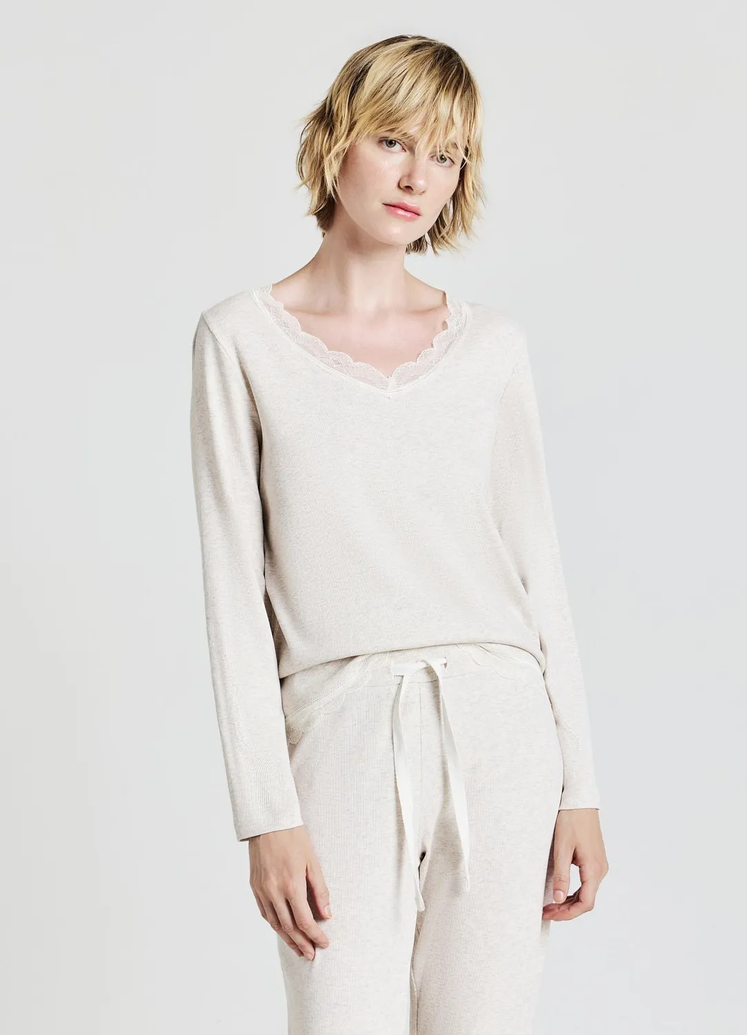 Calliope ensemble pyjama uni dentelle femme