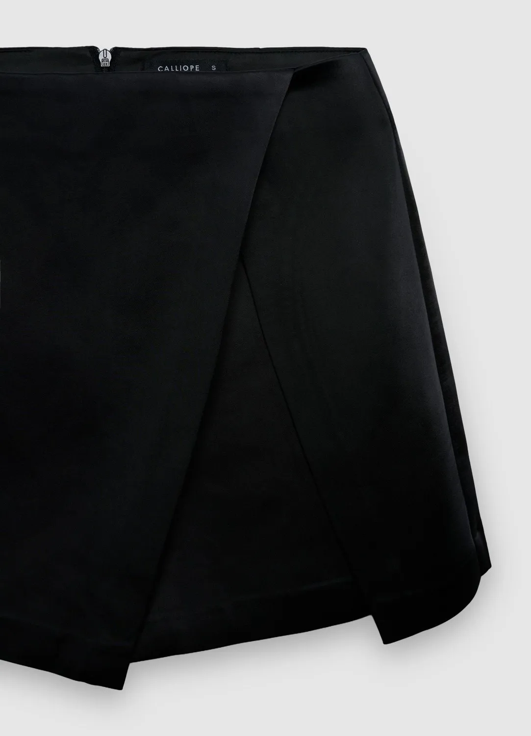 Calliope jupe-short satinée femme zip dos