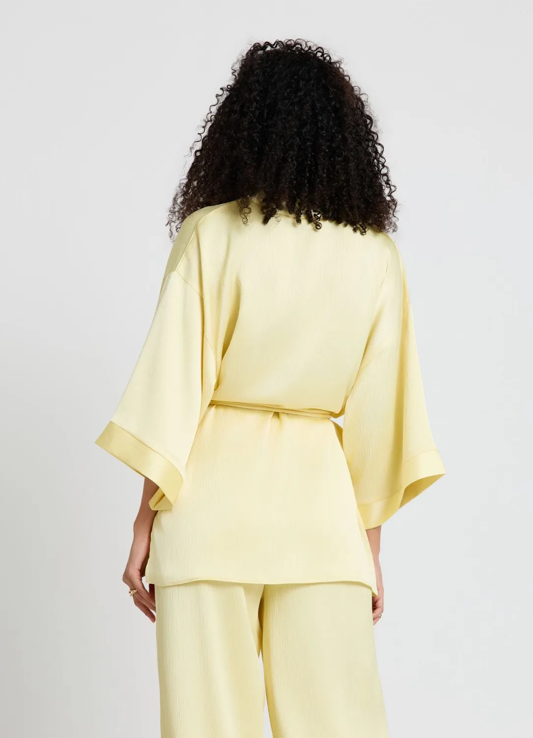 Calliope veste kimono satinée femme à ceinture