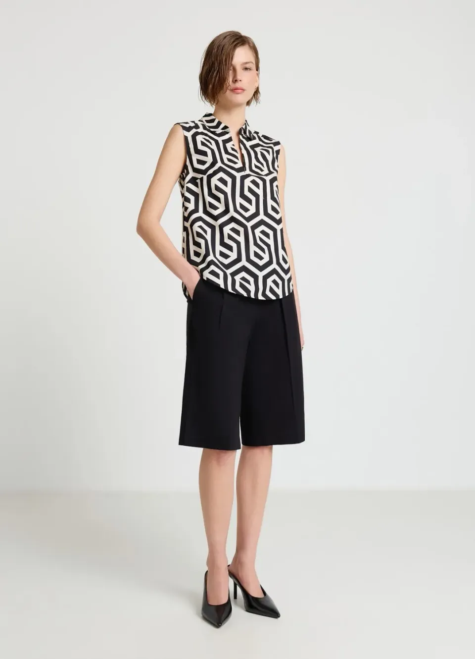 Calliope Top sans manches col chemise imprimé géométrique