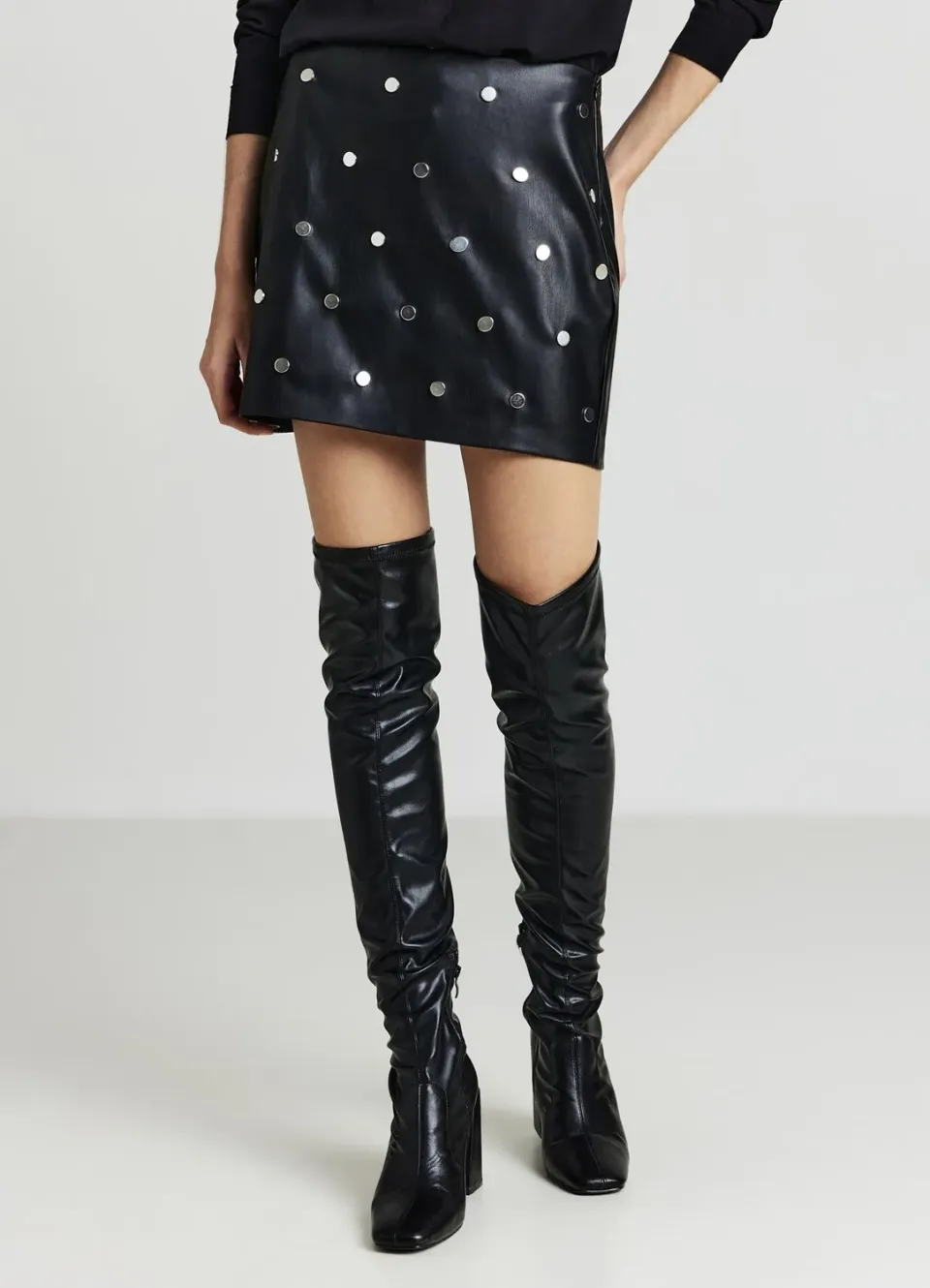Calliope Mini jupe cloutée femme droite