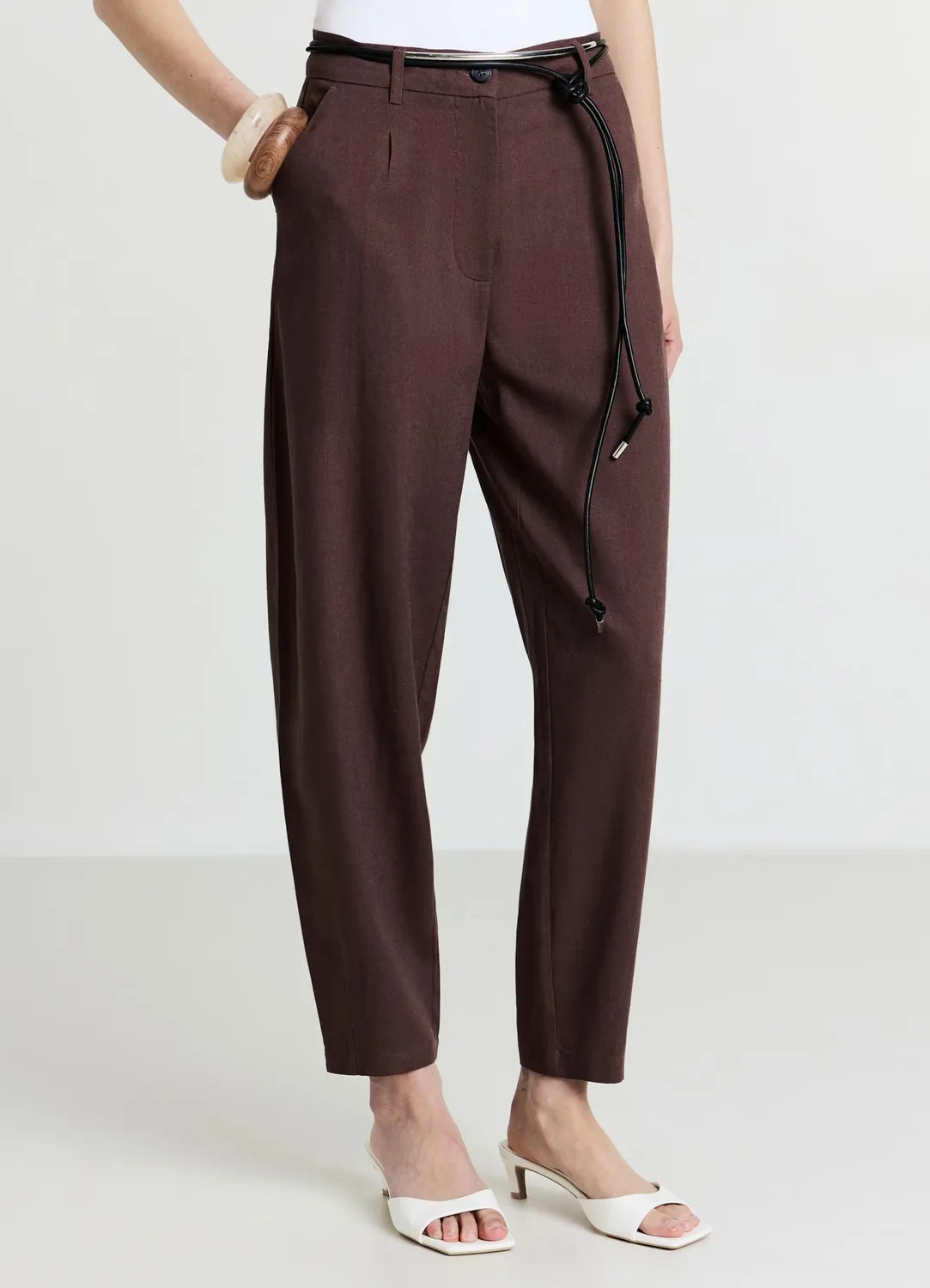 Calliope pantalon carrot fit femme uni