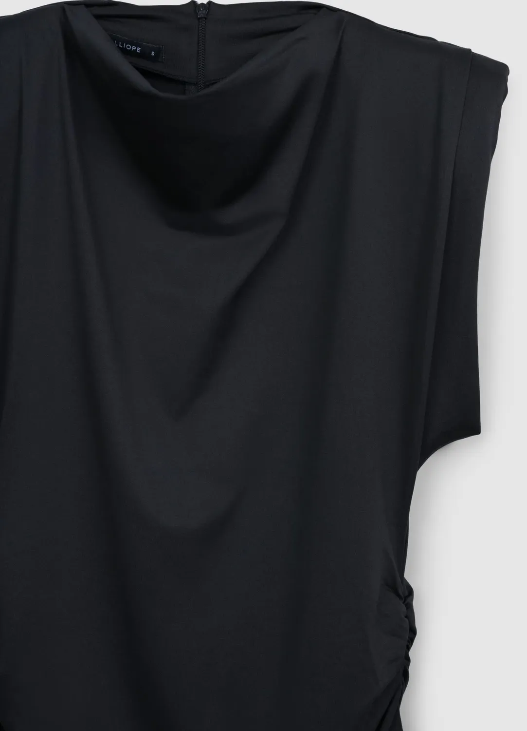 Calliope mini-robe unie épaules rembourrées