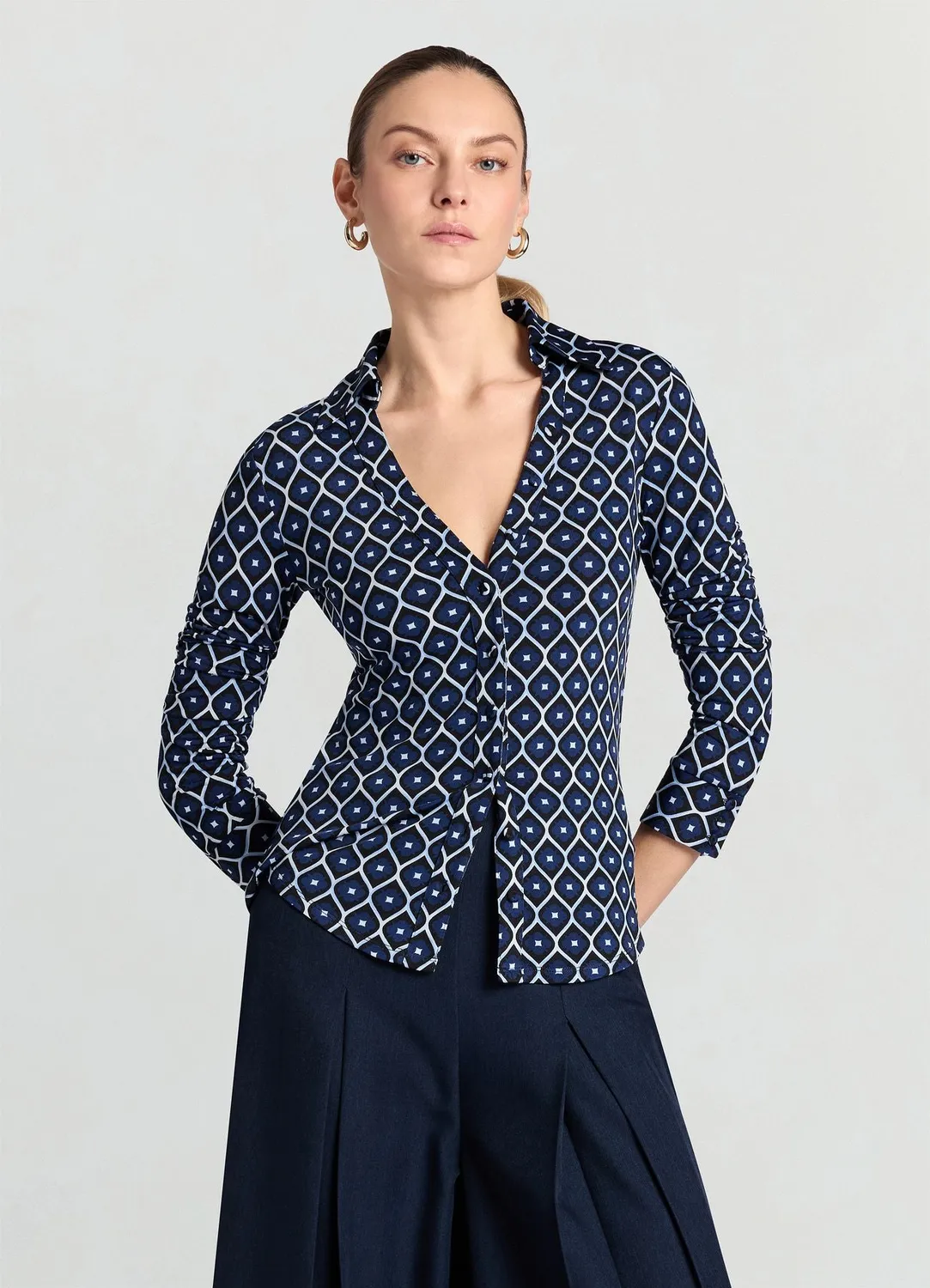 Calliope Chemise ajustée imprimé géométrique chemise femme manches longues