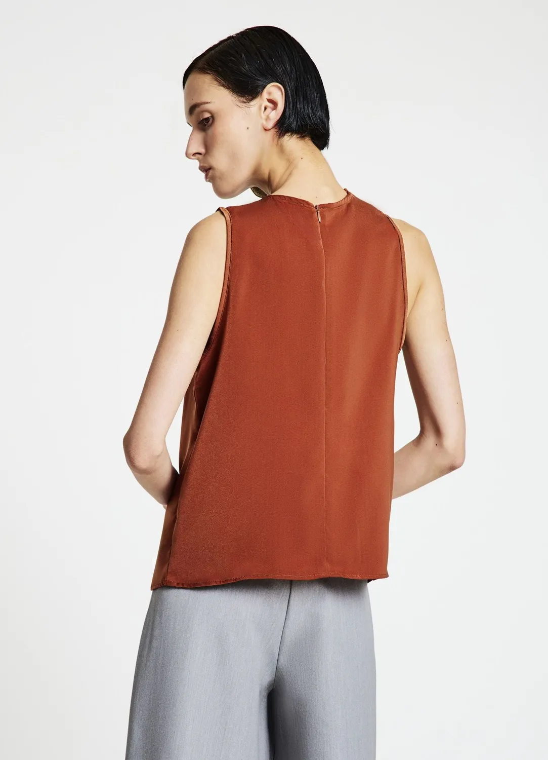 Calliope top satin femme anneau épaule drapé