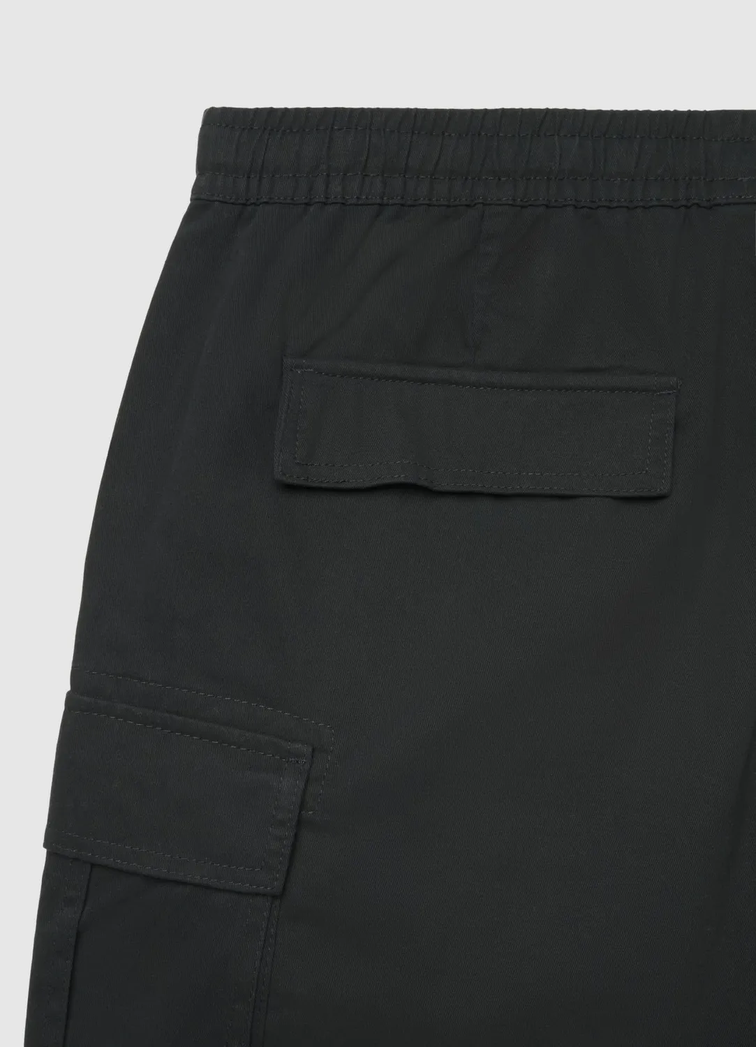 Calliope short jogger cargo homme poches à rabat