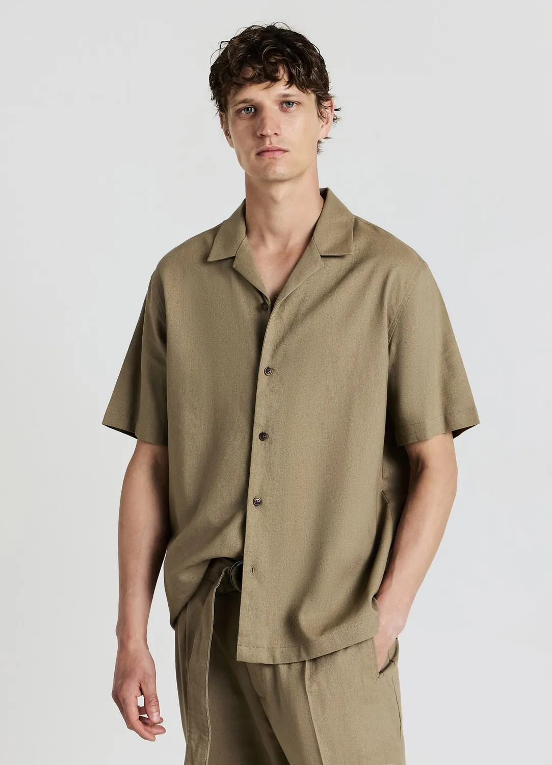 Calliope chemise bowling homme lin manches courtes unie
