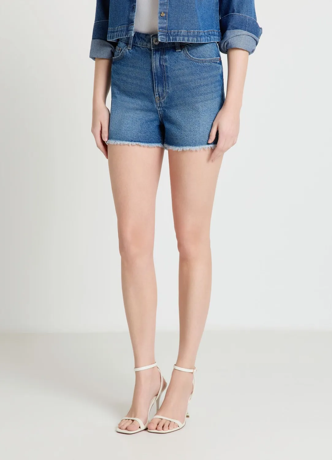 Calliope short denim femme ourlet effiloché taille moyenne