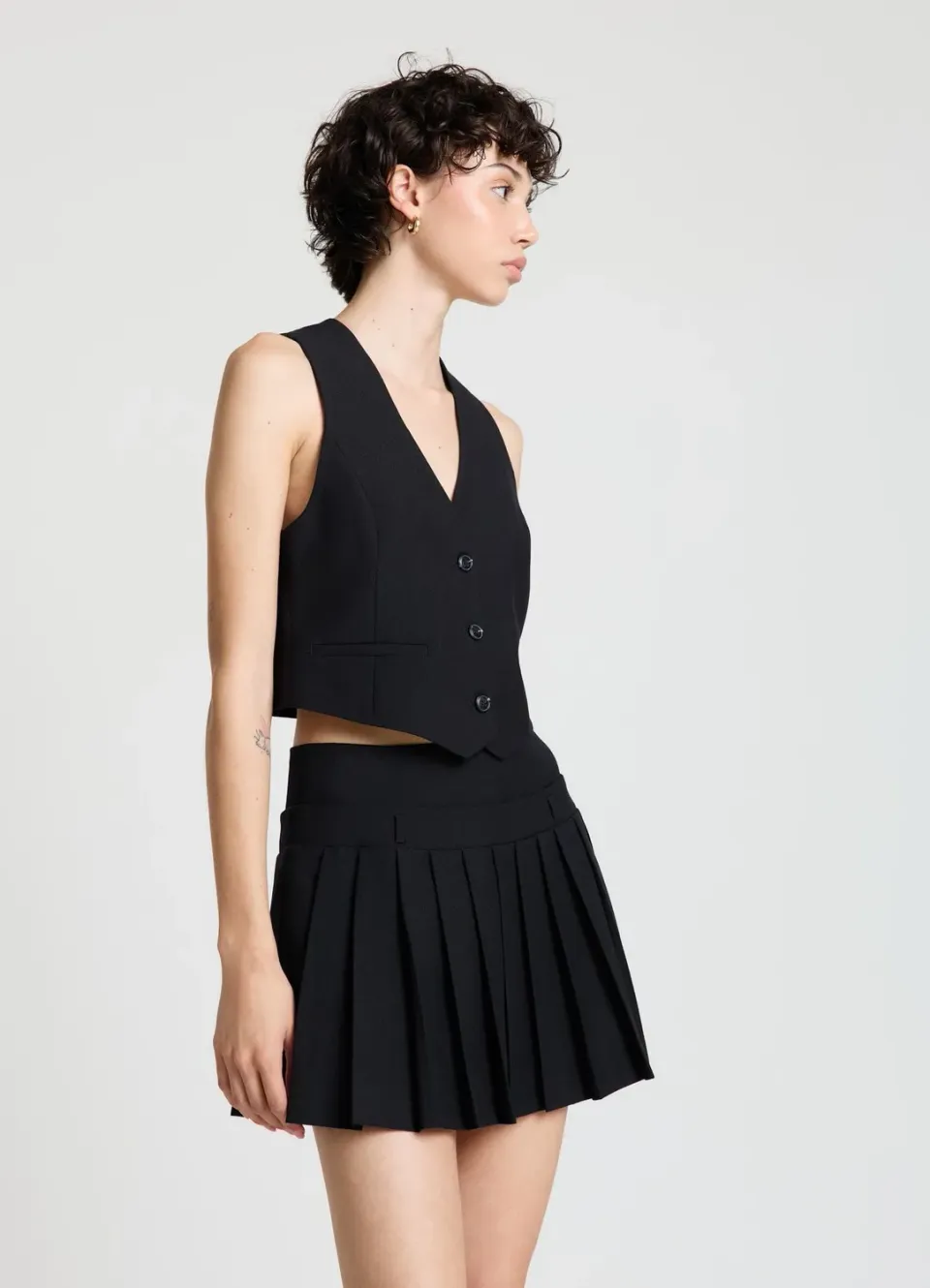 Calliope court 3 boutons gilet femme col V cintré