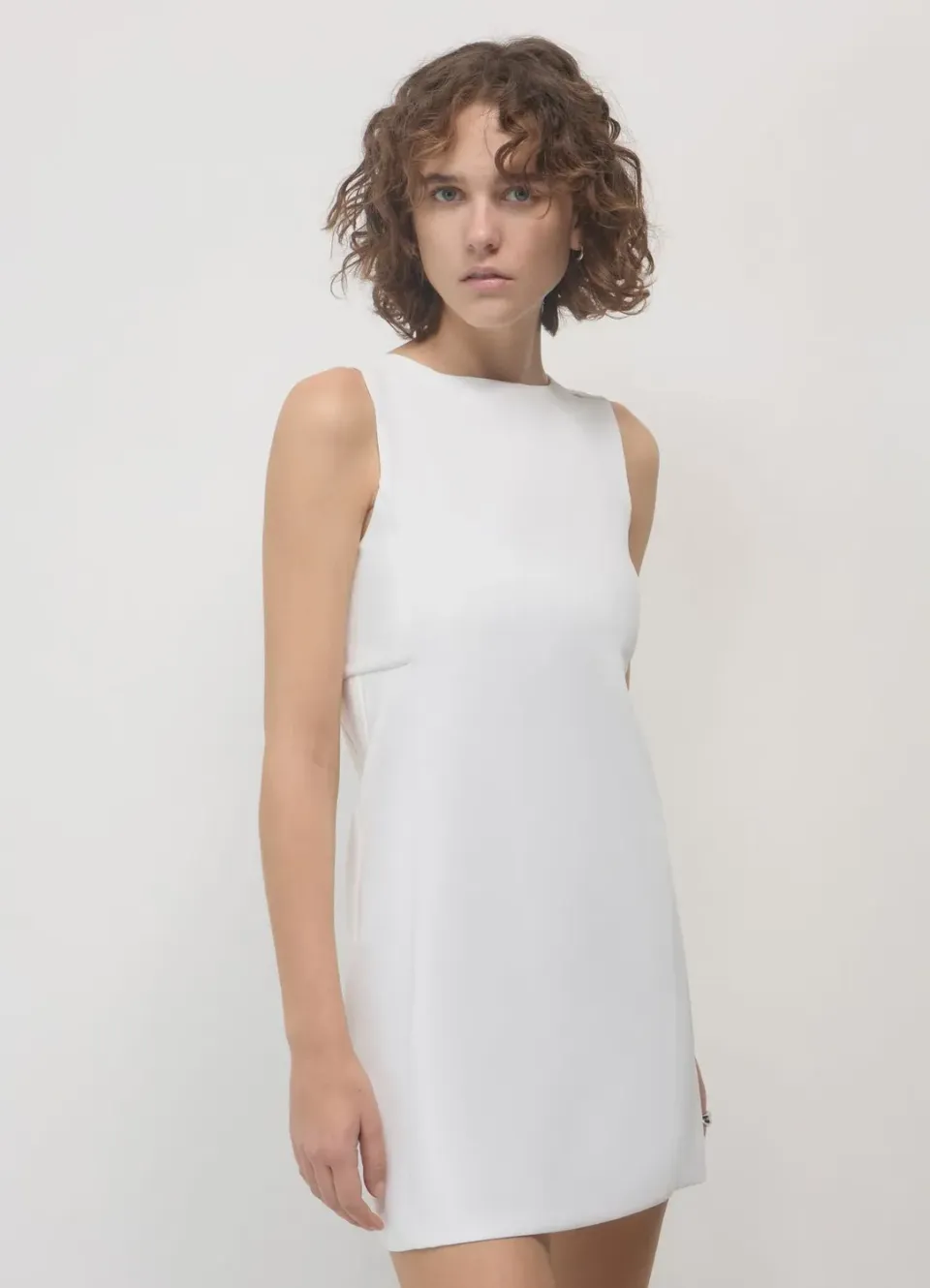 Calliope mini-robe unie sans manches sixties