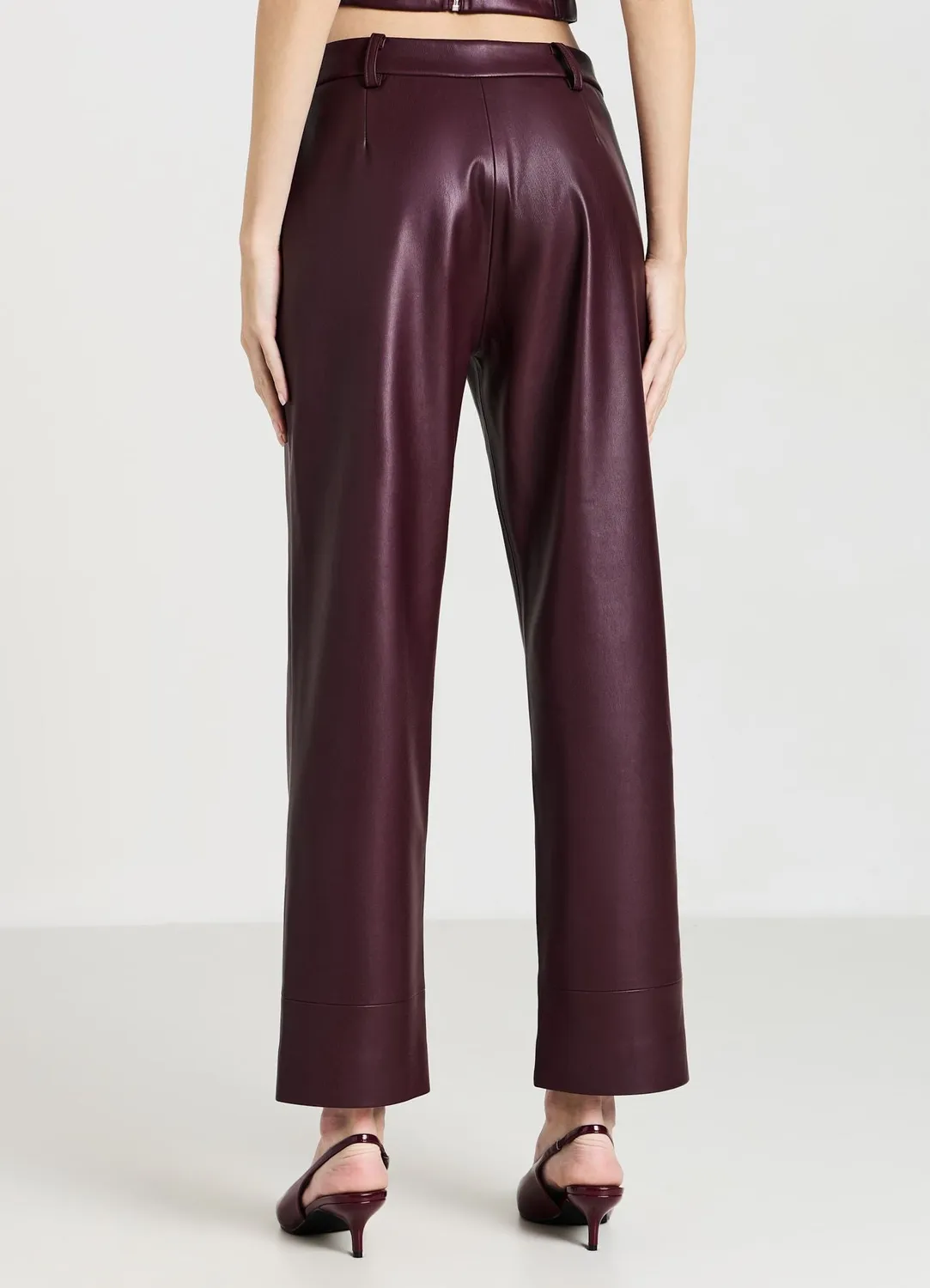 Calliope pantalon straight simil cuir noir bouton zip