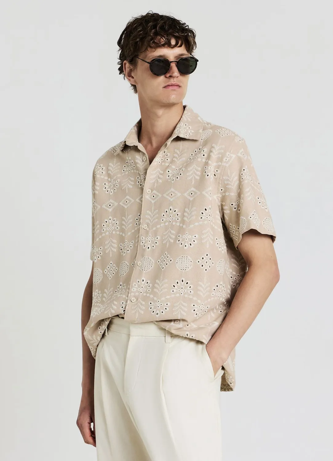 Calliope chemise brodée homme manches courtes