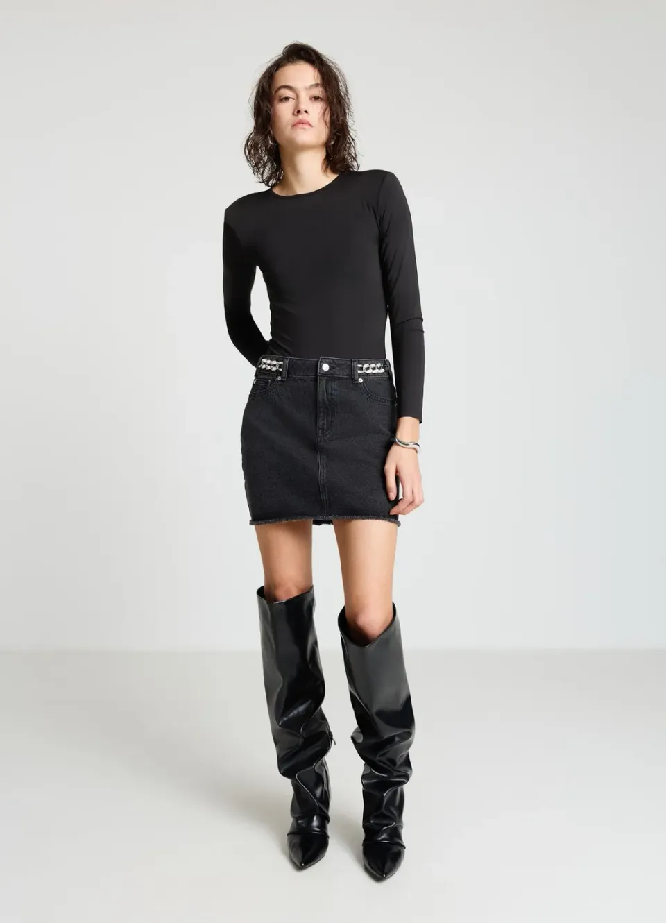 Calliope minijupe denim chaîne strass femme
