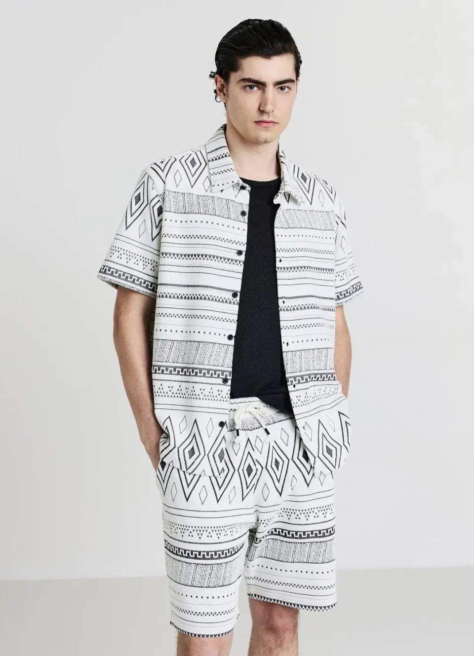 Calliope short sport homme motif ethnique