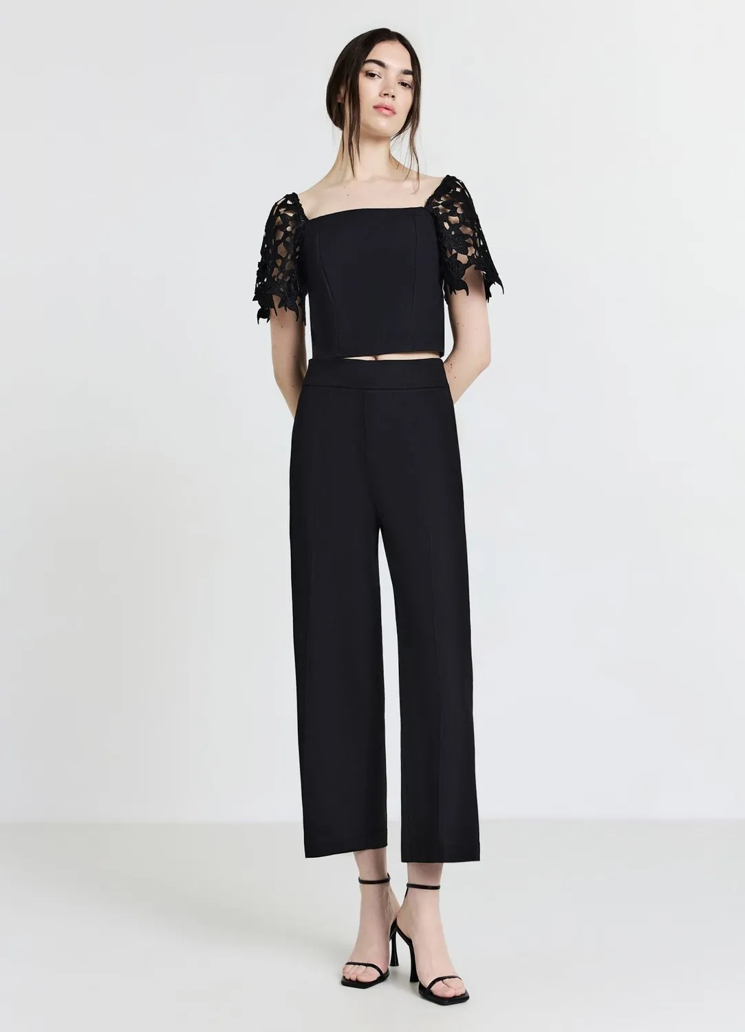 Calliope blouse dentelle femme manches courtes col carré
