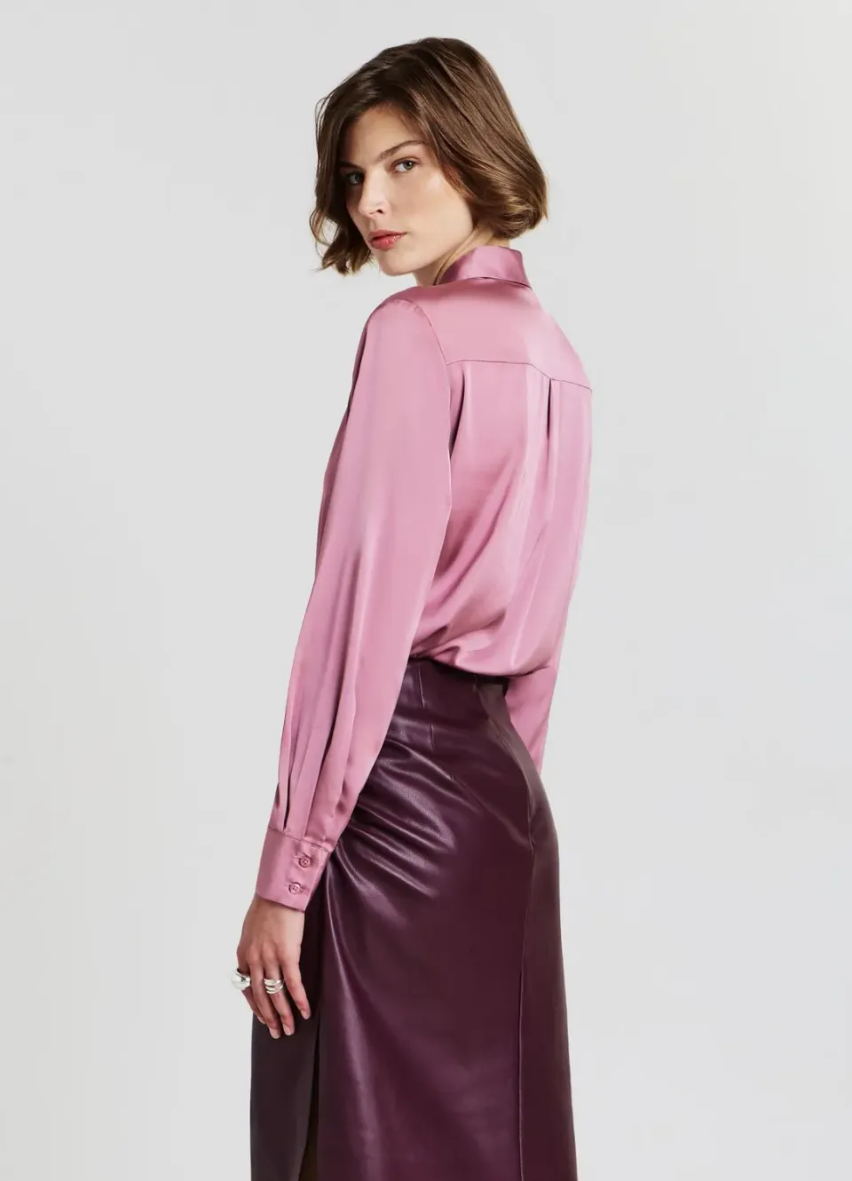 Calliope Chemise satin femme boutons unie