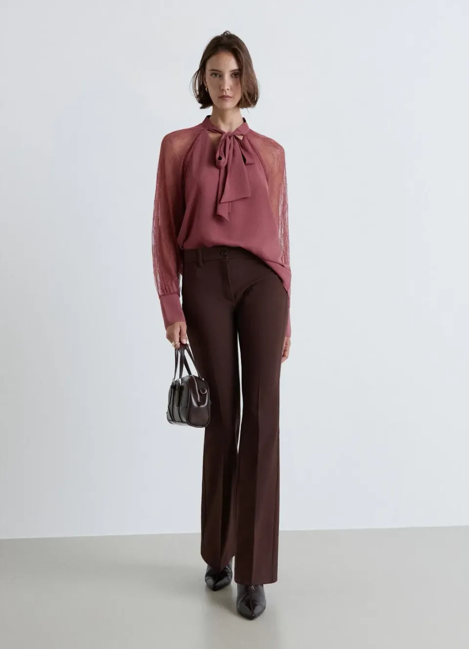 Calliope blouse nœud dentelle femme unie