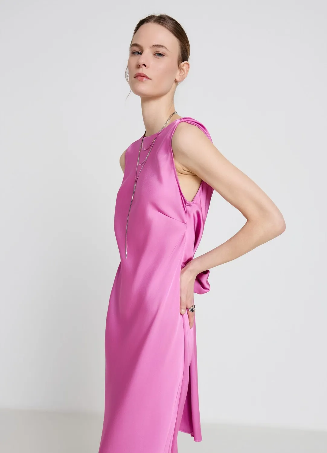 Calliope Robe longue femme satinée dos nu nœud