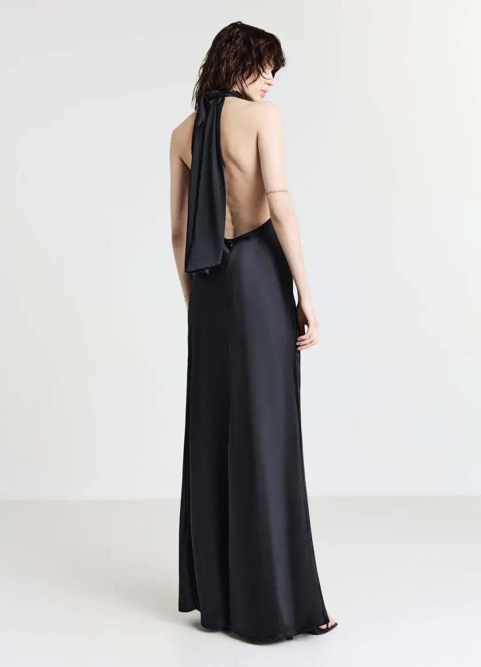 Calliope Atelier halterneck robe longue satinée