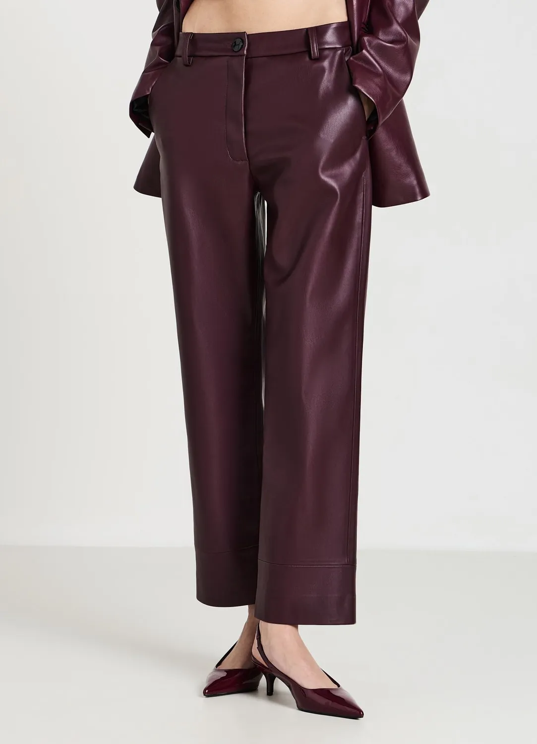 Calliope pantalon straight simil cuir noir bouton zip