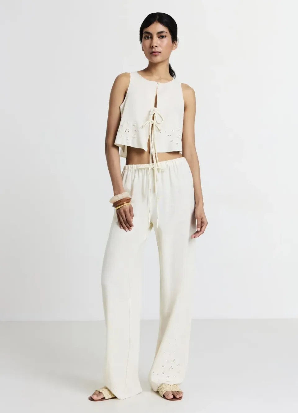 Calliope gilet brodé femme laçage devant coupe regular