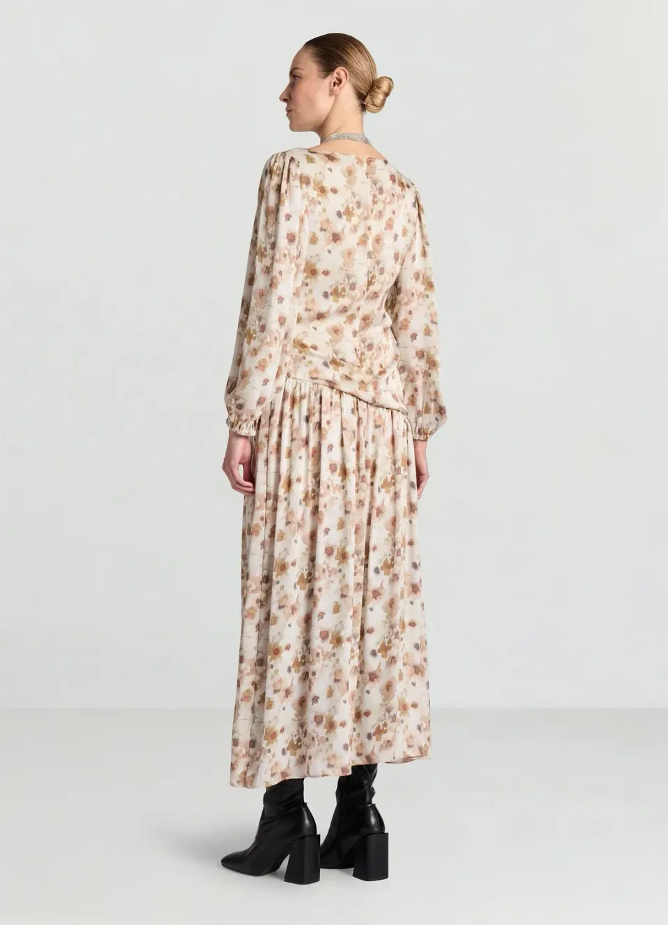 Calliope Atelier robe arabia satin fleurs manches longues