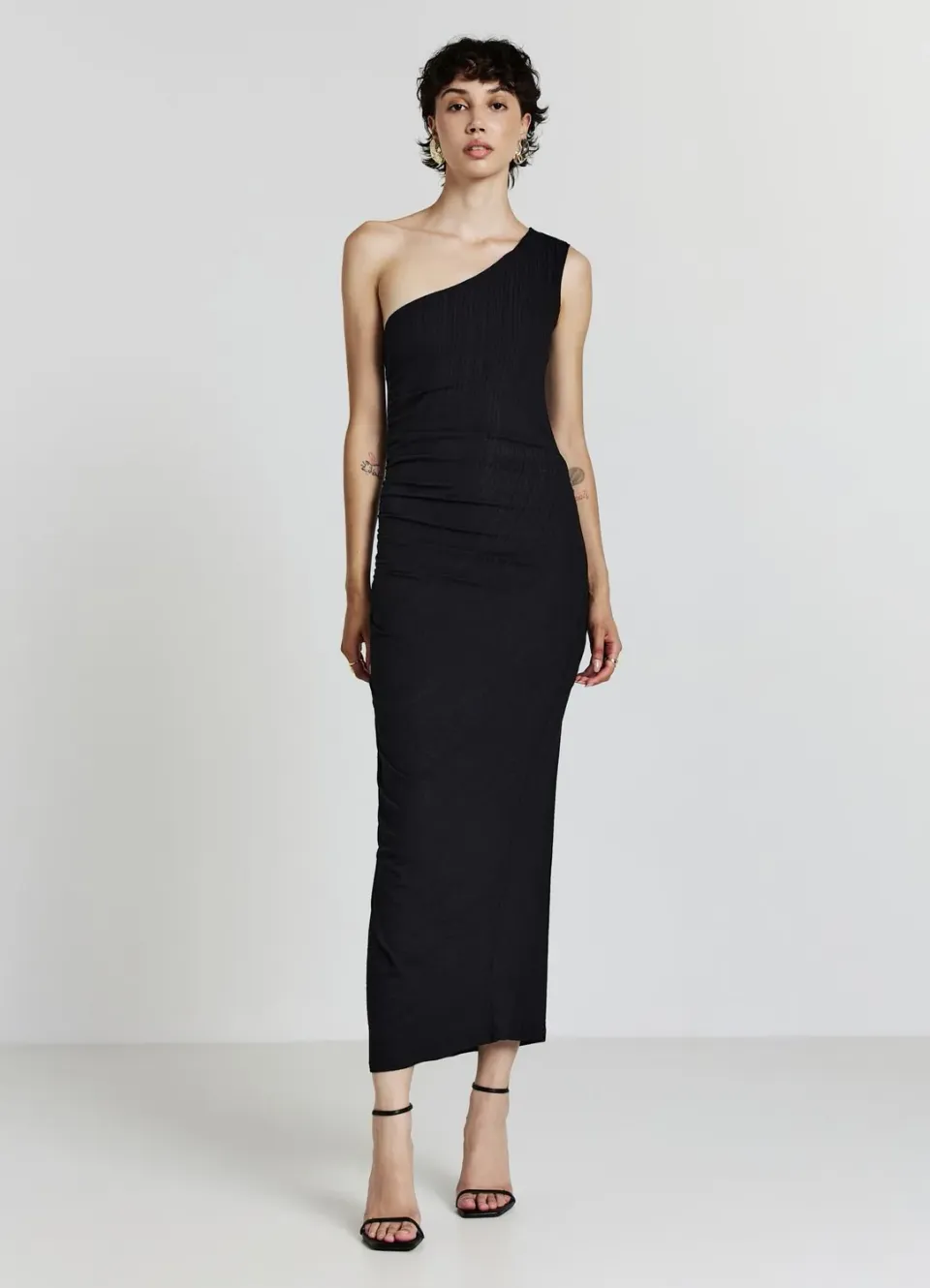 Calliope Atelier robe longue mono-épaule froncée