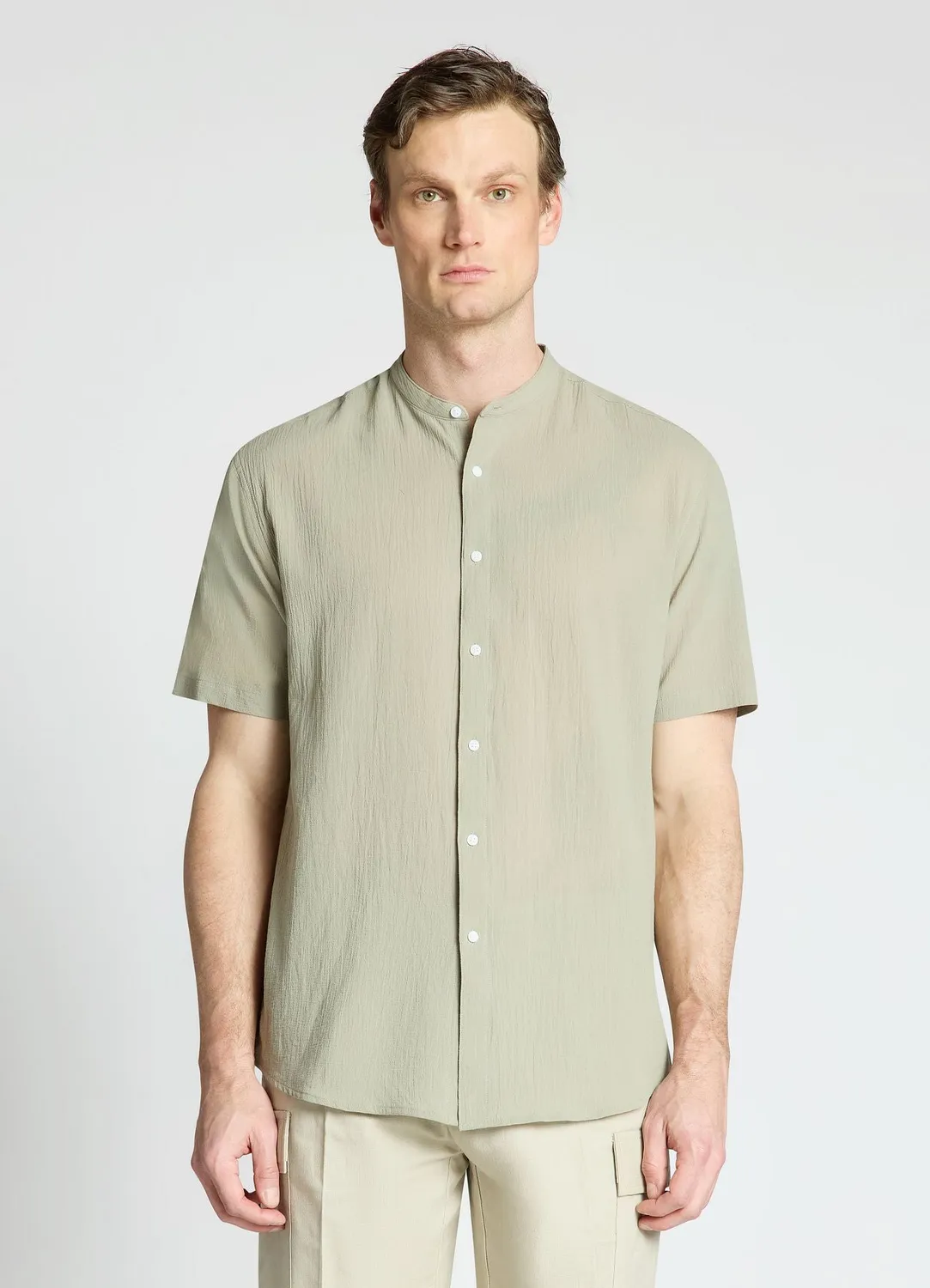 Calliope chemise homme col coréen manches courtes unie