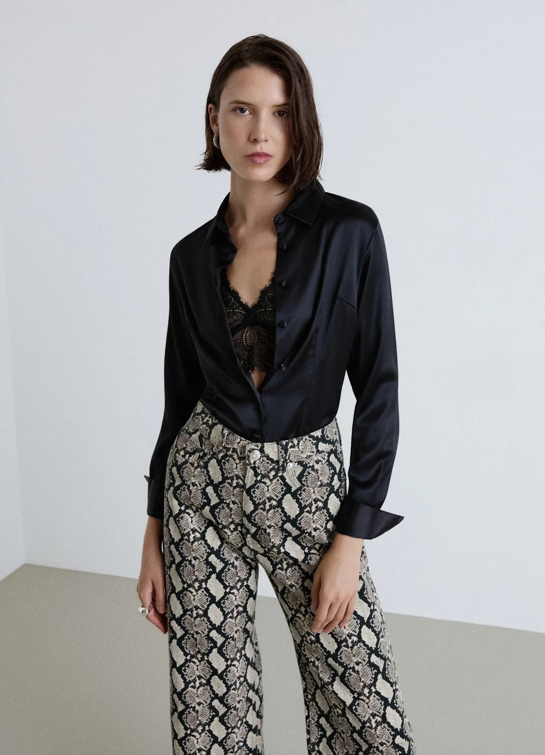 Calliope chemise crop femme satinée boutonnée