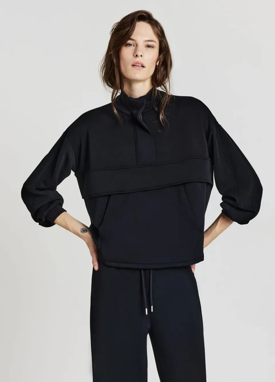Calliope Sweat femme col montant poche kangourou
