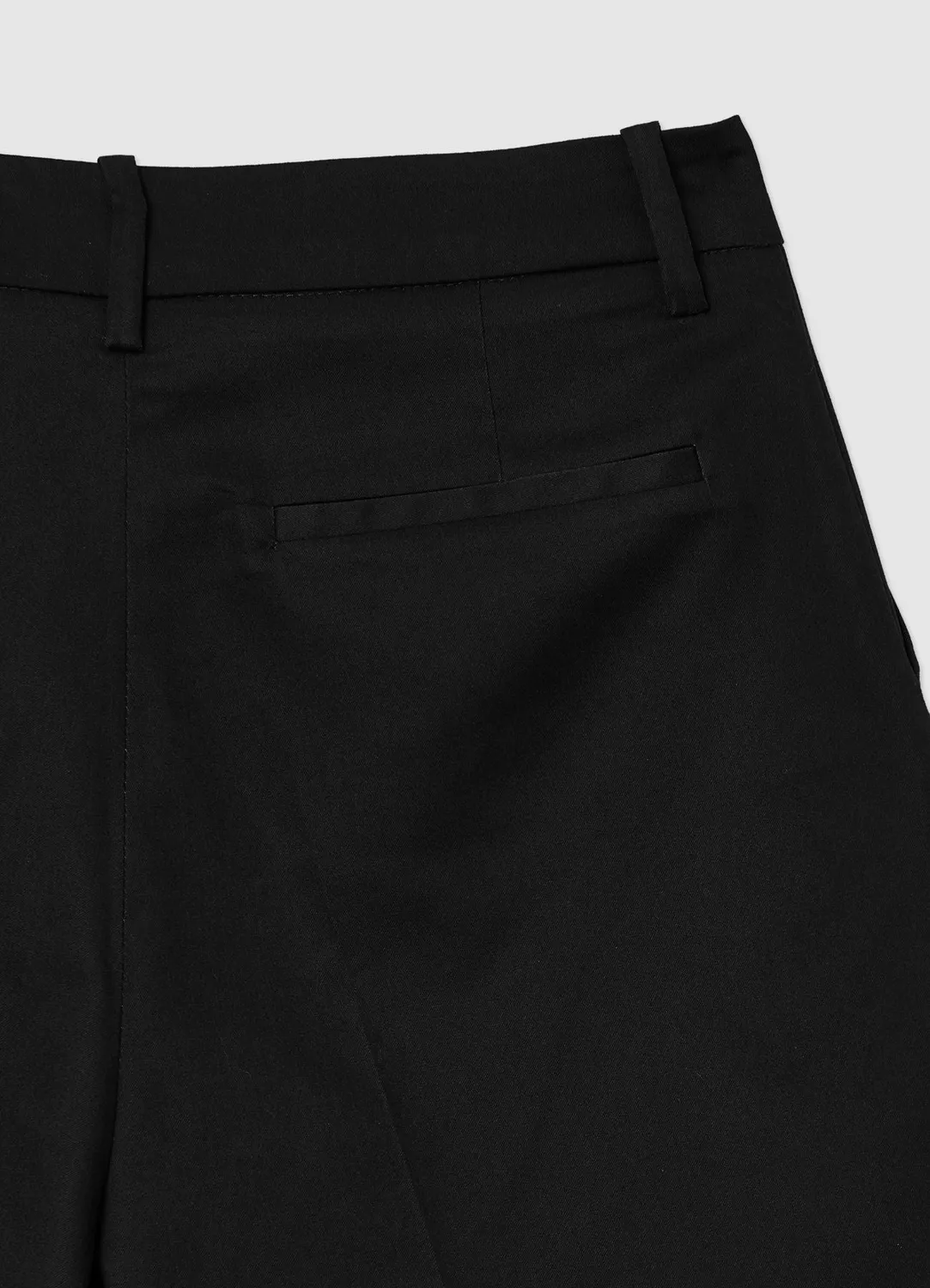Calliope short uni poches coupe regular femme