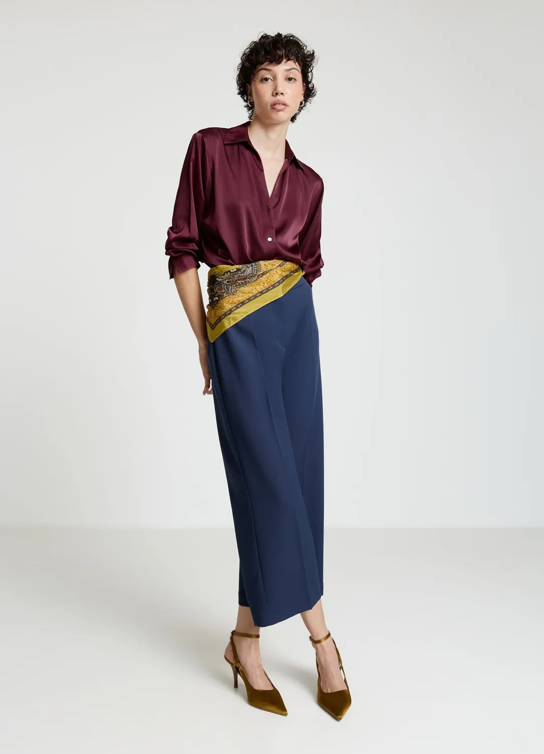 Calliope chemise satinée femme col V manches longues