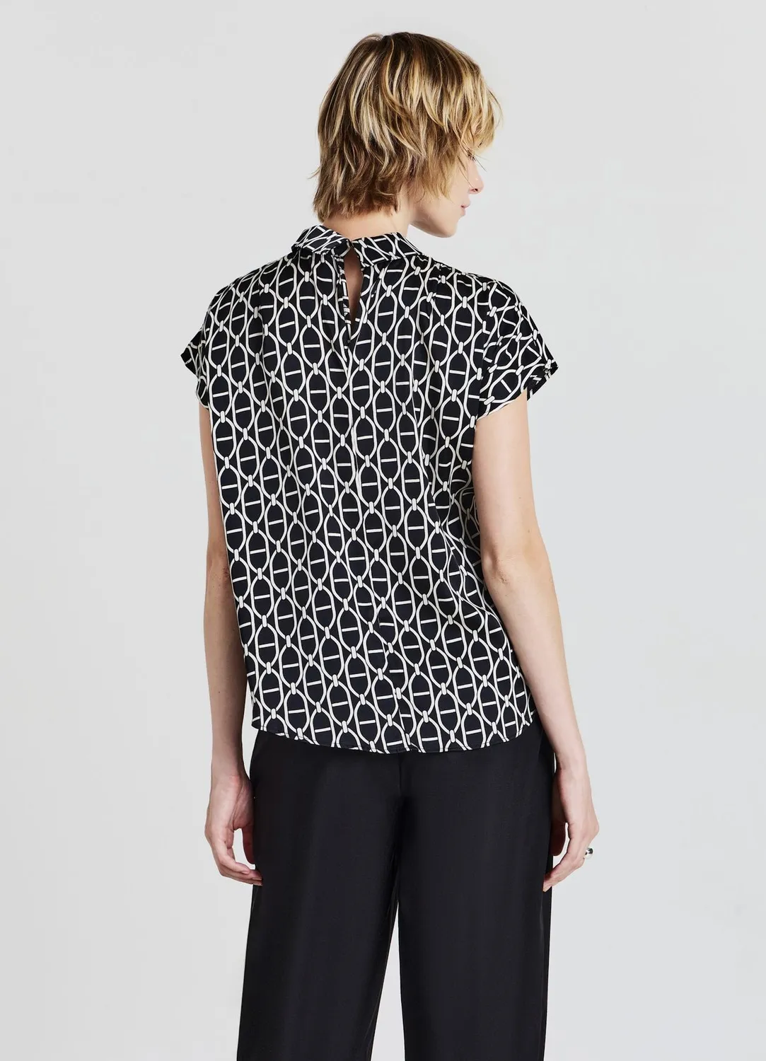 Calliope chemise sans manches col coréen nœud