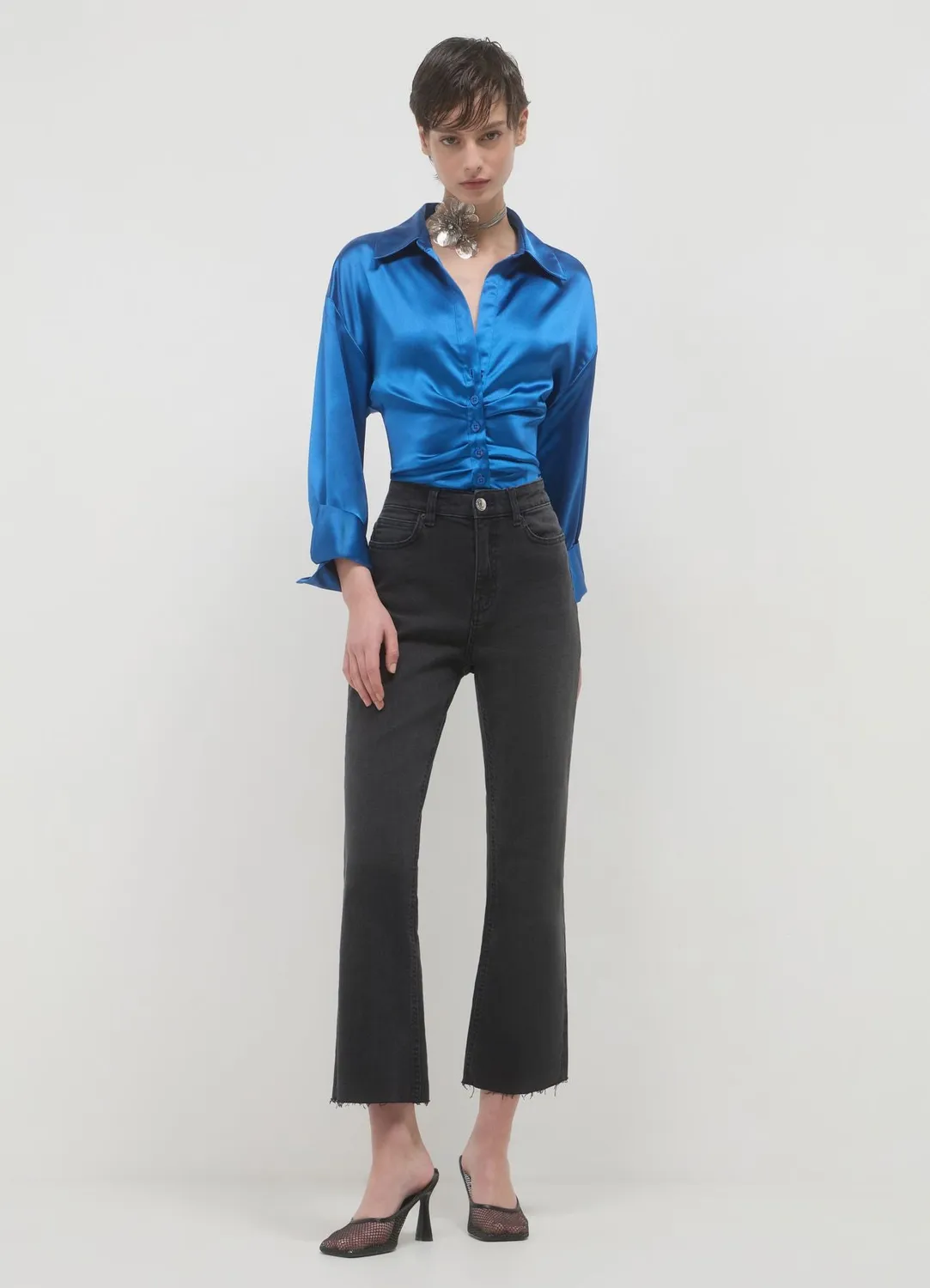 Calliope chemise femme satinée crop à boutons