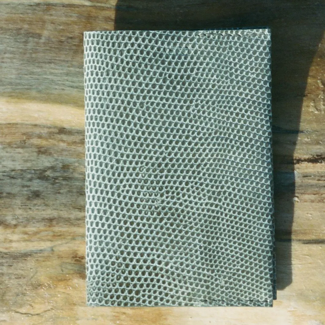 Erevan porte-passeport cuir écaille gris voyage