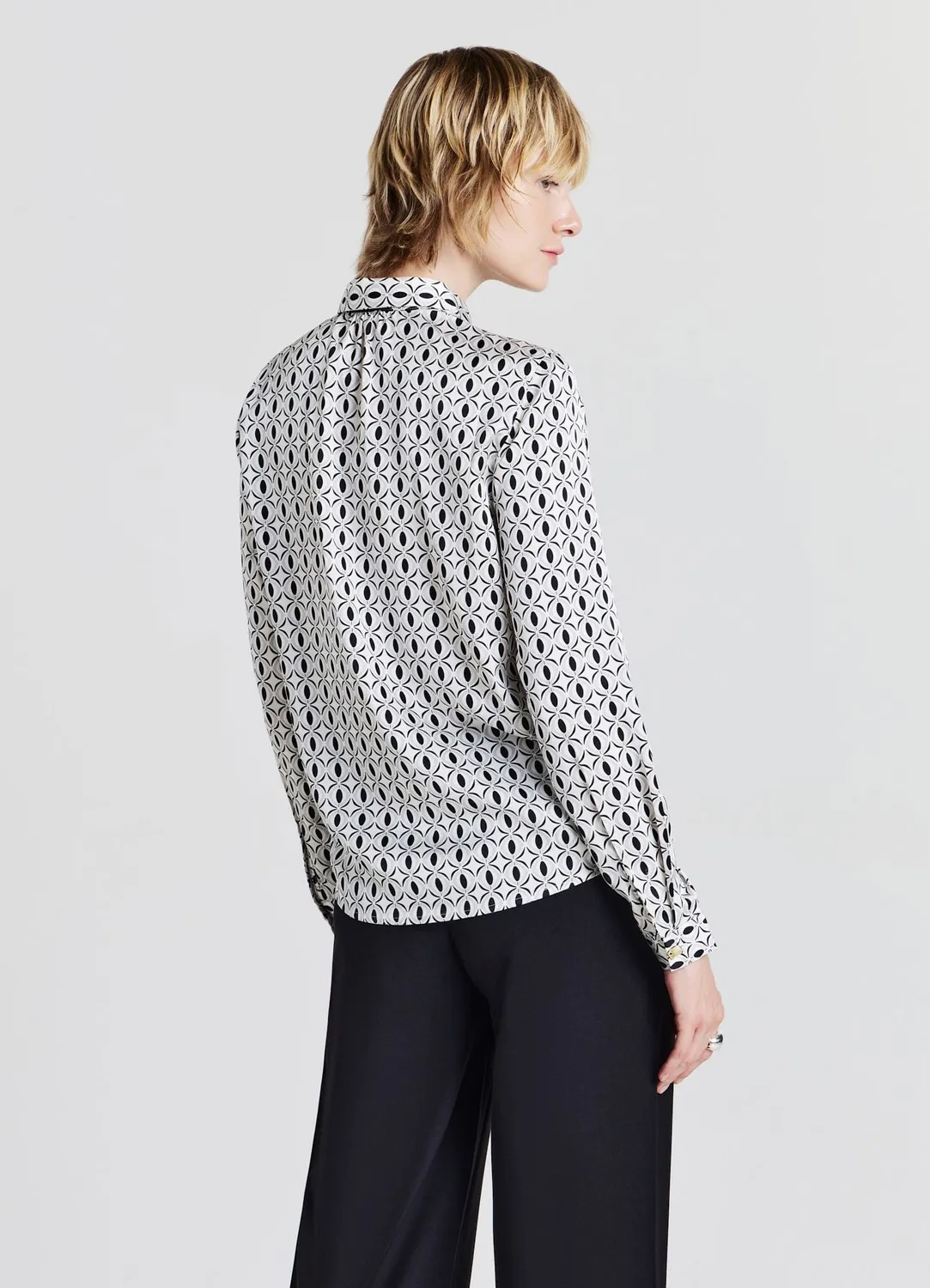 Calliope chemise satinée motif lavallière manches longues