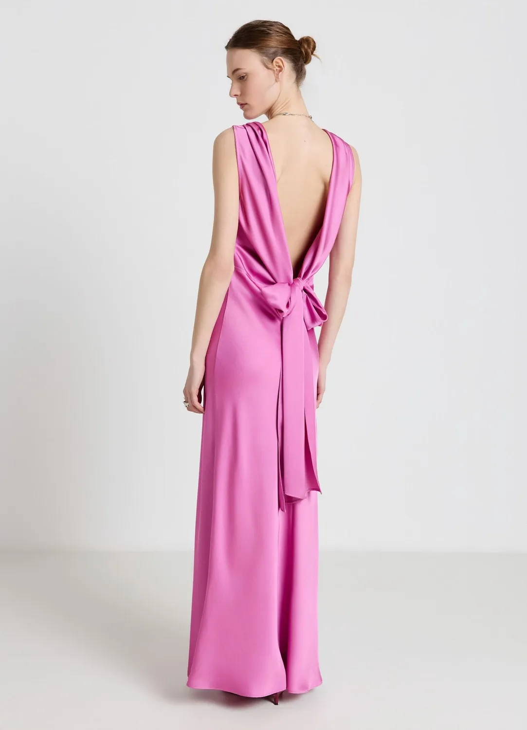 Calliope Robe longue femme satinée dos nu nœud