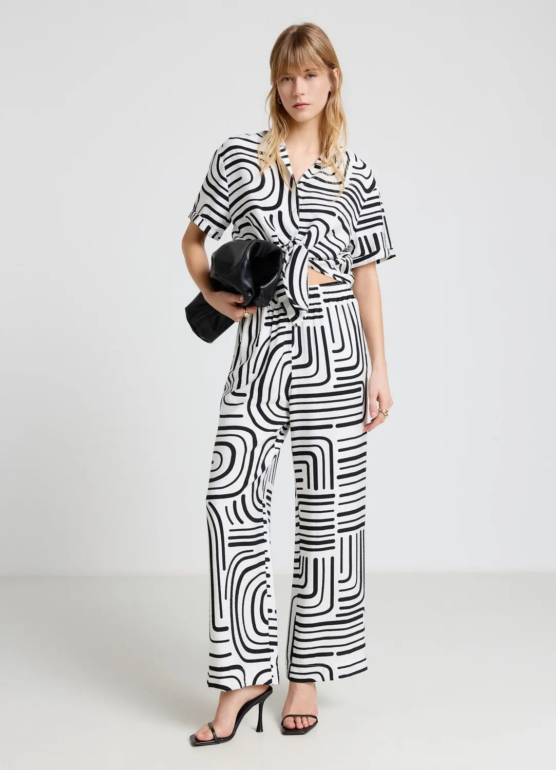 Calliope chemise nouée imprimé graphique femme manches courtes