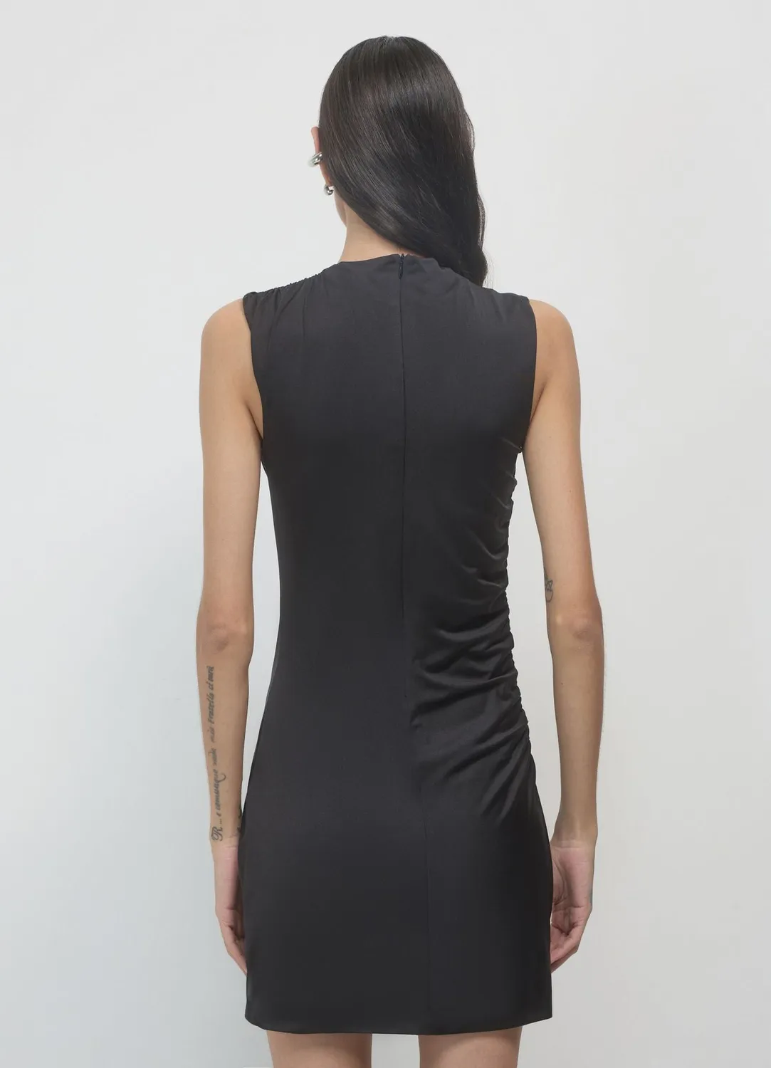 Calliope Atelier robe courte froncée sans manches