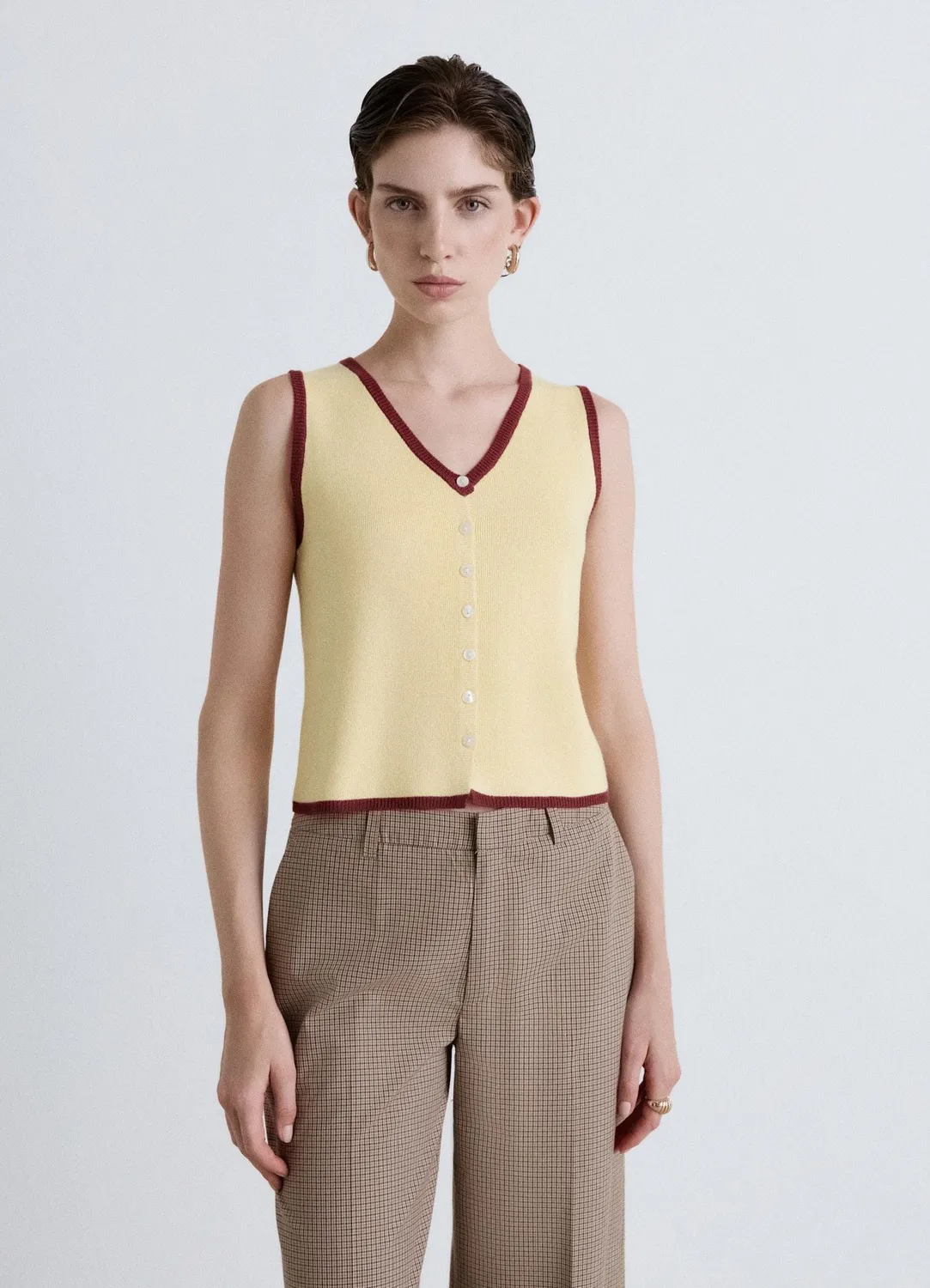 Calliope top boutons femme col V uni profil contraste