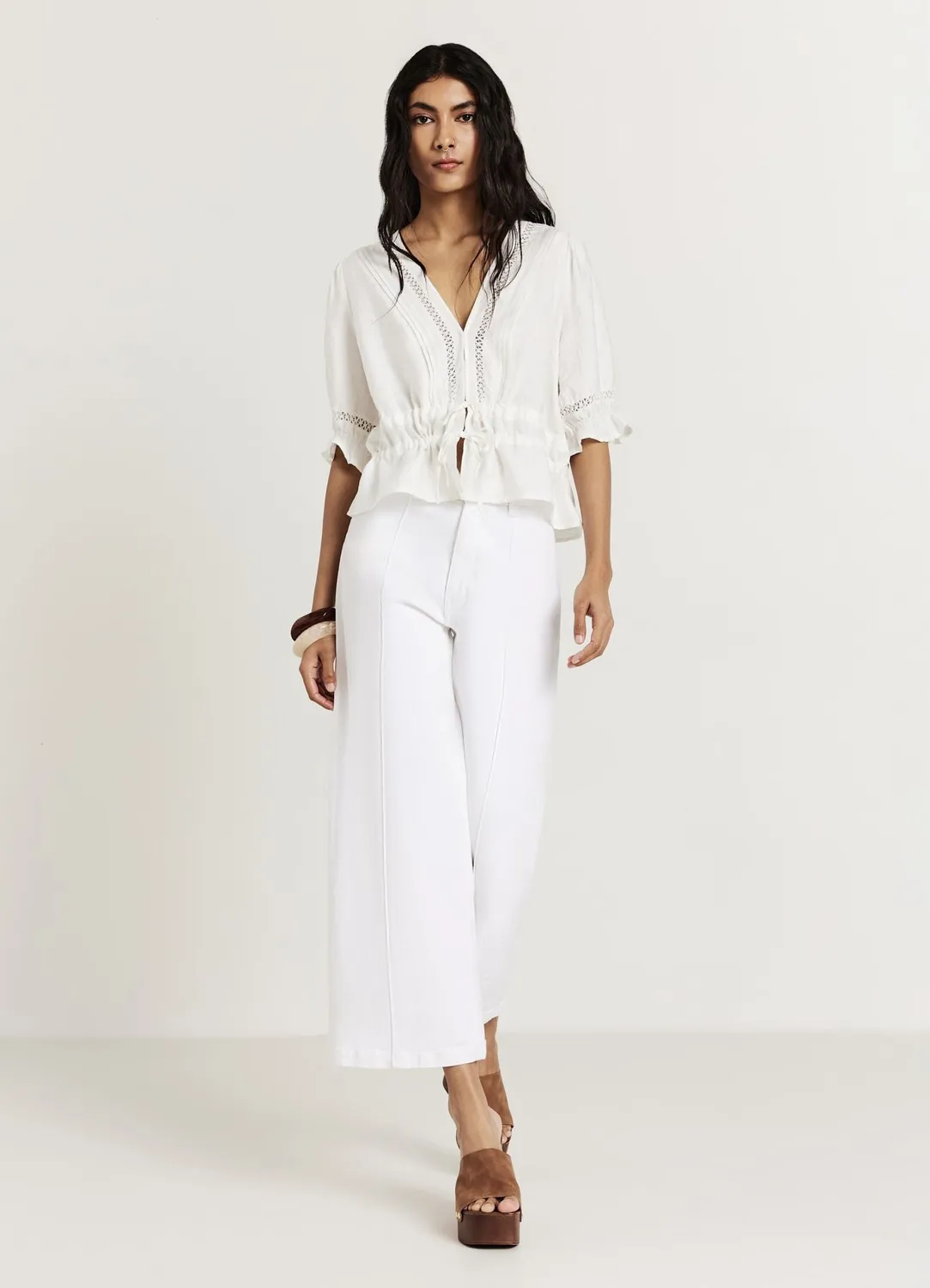 Calliope blouse broderie ajourée femme col V