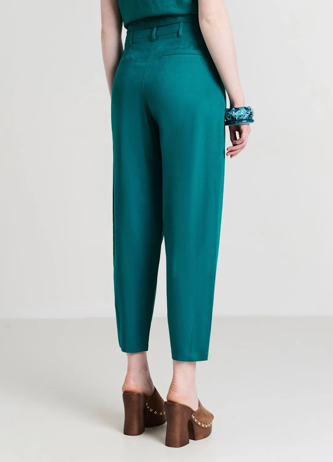 Calliope pantalon carrot femme uni taille regular