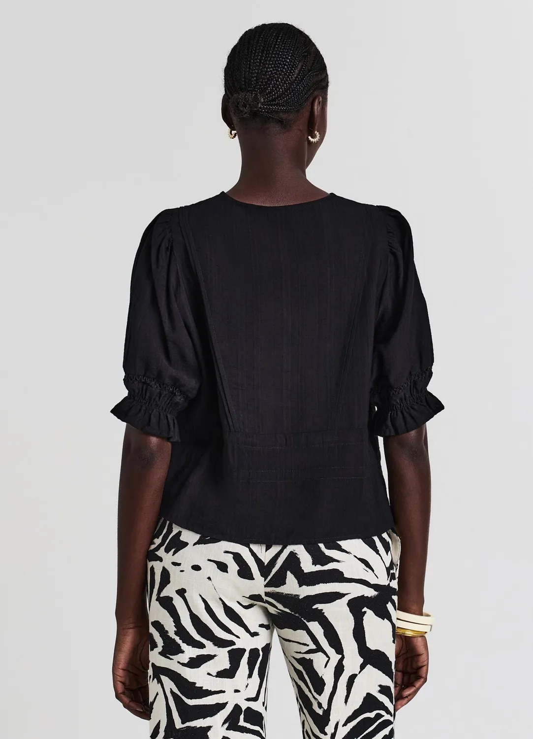 Calliope Blouse femme manches courtes col V broderie ajourée