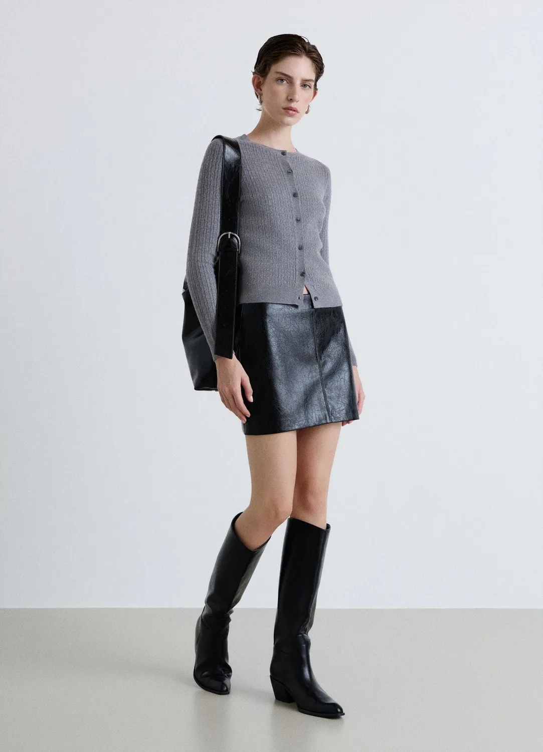 Calliope minijupe effet cuir verni droite