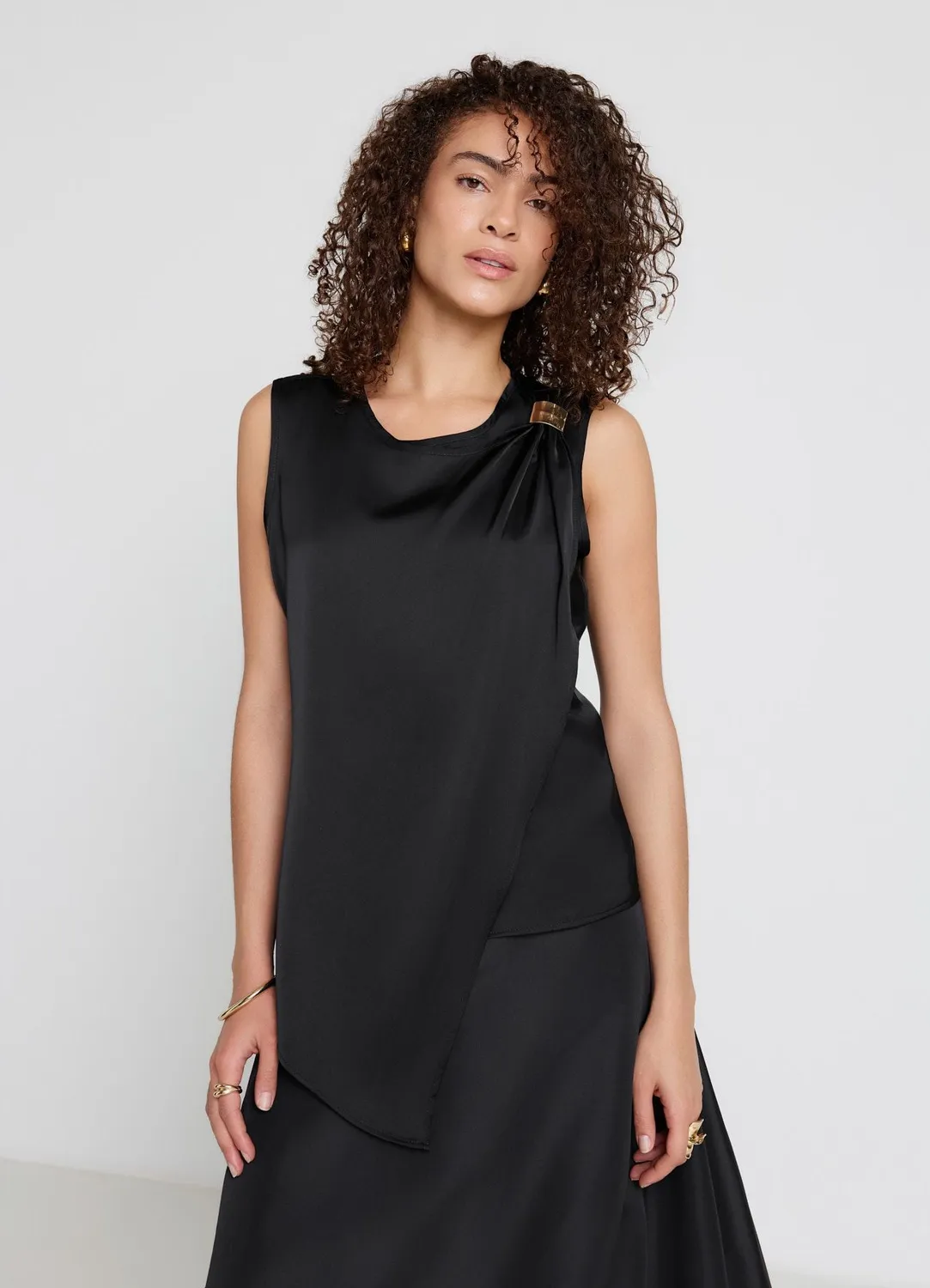 Calliope top asymétrique satiné boucle femme